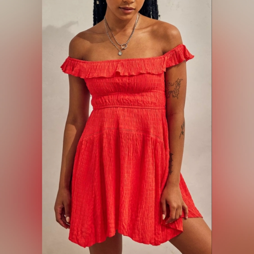 🦋UO Aubrey Off-Shoulder Mini Dress